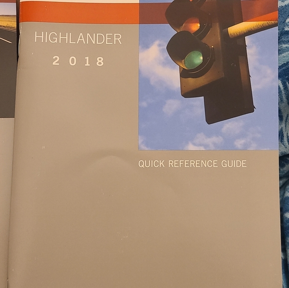 2018 Toyota Highlander Owners Manual Handbook with Case. Set of 5 Books - Picture 6 of 9